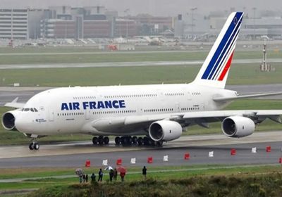 طائرة فرنسية تهبط إضطراريًا بسبب راكب حاول فتح أبوابها خلال الرحلة
