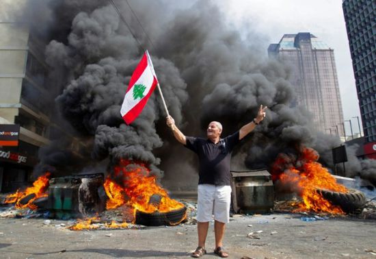 كاتب سعودي: انتفاضة لبنان تأتي للمرة الأولى في التاريخ المعاصر