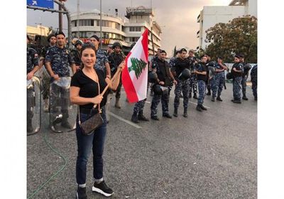 بالفيديو.. ماجي بوغصن تشارك في مظاهرات لبنان 