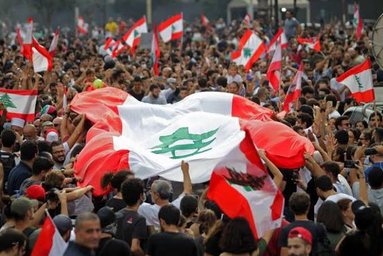 إعلامي سعودي يتوقع نشوب حرب أهلية في لبنان 	