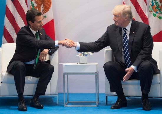 ترامب ونظيره المكسيكي يتفقان على وقف تدفق الأسلحة بطرق غير شرعية