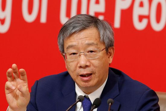 محافظ البنك المركزي الصيني: تصاعد التوترات خطر على الاقتصاد العالمي