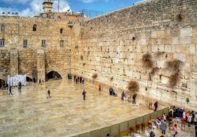 آلاف المستوطنين يقتحمون حائط البراق ويؤدون طقوس تلمودية