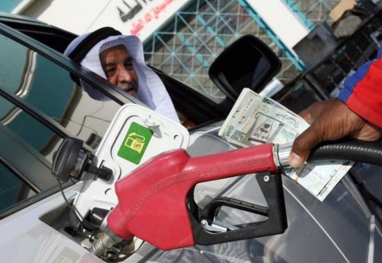 السعودية تخفض أسعار البنزين محلياً بدءاً من الأحد