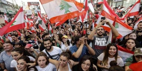 دعوات لبنانية لإضراب عام وقطع الطرقات وشل حركة البلاد اليوم