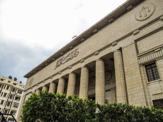 إحالة 5 مسؤولين بأحد البنوك المصرية للمحاكمة العاجلة بعد اختلاسهم 4.5 مليون دولار