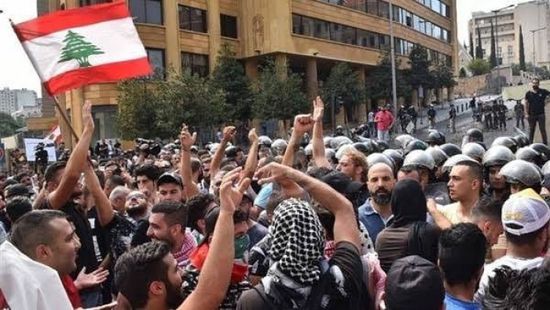 هكذا رد المتظاهرون اللبنانيون على إصلاحات الحريري
