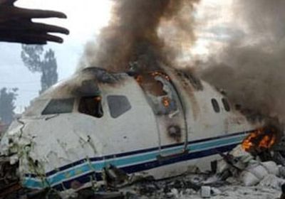 مصرع ثلاثة أشخاص إثر ارتطام طائرة برازيلية بعدة سيارات