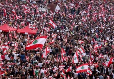 سياسي سعودي يتسائل: لماذا خذلت قنوات قطر والإخوان ثورة لبنان؟
