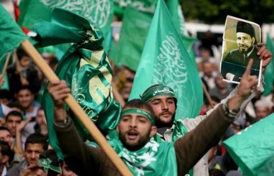 كاتب سعودي يُحذر من خطورة اليسار المصري: يميلون للإخوان