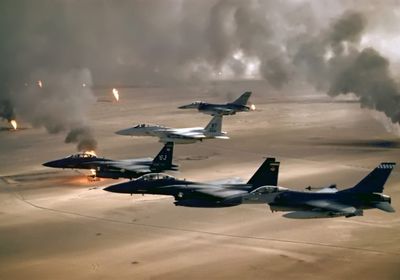 سلاح الجو الليبي يقصف أهدافًا عسكرية تحوي صواريخ تركية بمطار معيتيقة 