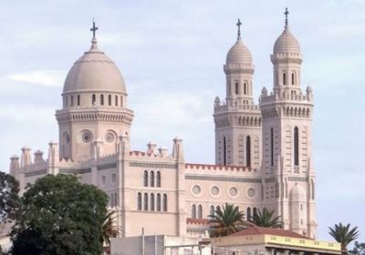 وزير الداخلية الجزائري يوضح حقيقة إغلاق كنائس تعمل بطريقة شرعية