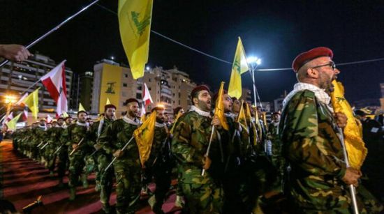كاتب سعودي: حزب الله وحركة أمل يُحاولان إعادة النعرات الطائفية بلبنان
