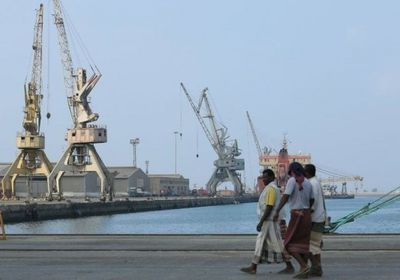 إيران تُجهِّز لحرب الزوارق.. ماذا يفعل الحوثيون في ميناء الحديدة؟