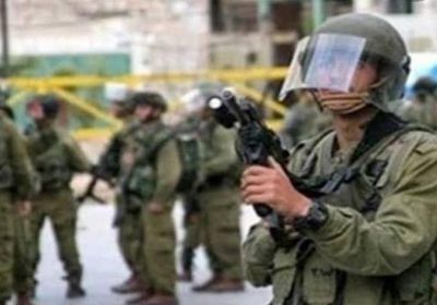 الاحتلال الإسرائيلى يقتحم منزل عائلة الشهيد الفلسطيني علي حسن