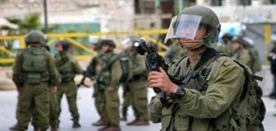 الاحتلال الإسرائيلى يقتحم منزل عائلة الشهيد الفلسطيني علي حسن