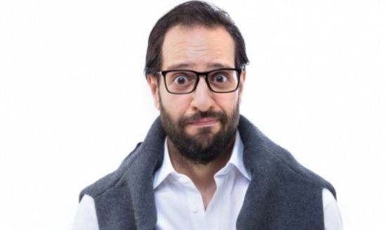 أحمد أمين يسخر من أمطار القاهرة بهذه الطريقة (فيديو)