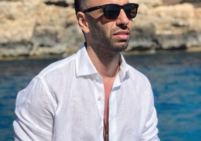 أحمد شامي يشارك جمهوره بصورة نادرة لفريق "واما"