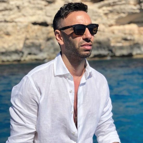 أحمد شامي يشارك جمهوره بصورة نادرة لفريق "واما"