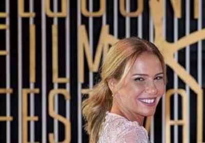 رشا شيحة تشارك بمظاهرات لبنان بصحبة ابنتها (فيديو)