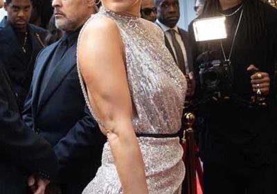 جينيفر لوبيز مع مالوما وأوين ويلسون في العرض الخاص لفيلم "Marry me"