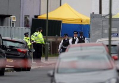 الشرطة البريطانية تفتش منزلين في أيرلندا الشمالية ضمن تحقيق في مقتل 39 شخص