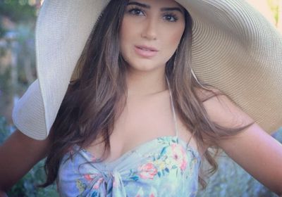 مي عمر تشارك جمهورها صور أحدث إطلالتها