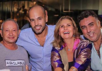 أبو يحتفل بنجاح أغنية "حبيبي يا ليل" بصحبة نجوم الفن (صور)