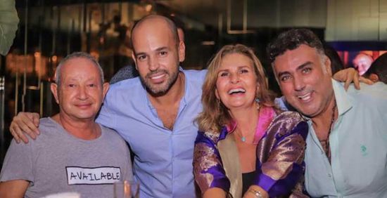 أبو يحتفل بنجاح أغنية "حبيبي يا ليل" بصحبة نجوم الفن (صور)