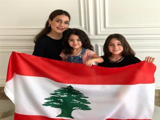 نجلة هيفاء وهبي تدعم المظاهرات اللبنانية بهذا الشكل 