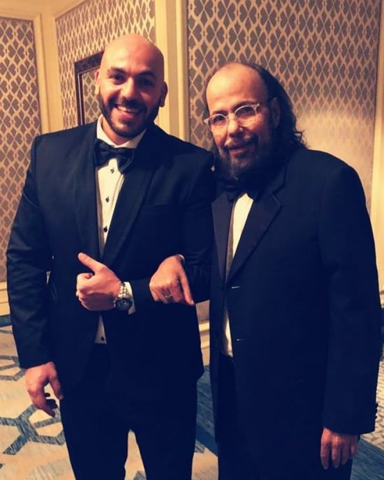 "في زيارة لقبر والدهما".. نجل طلعت زكريا يبعث هذه الرسالة لشقيقته