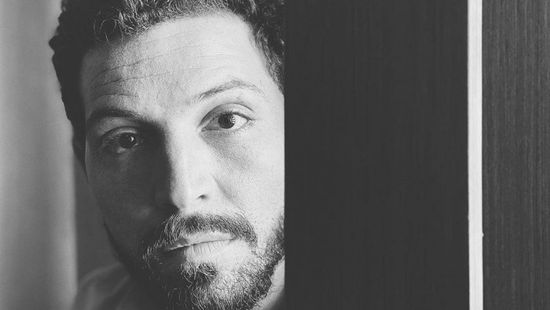 محمود حجازي يخضع لجلسة تصوير جديدة بعدسة هذا الفنان