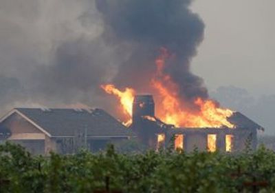 إخلاء مئات الأشخاص من ولاية كاليفورنيا الأمريكية بسبب انتشار الحرائق