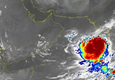 تخوفات من تحول العاصفة المدارية ببحر العرب إلى إعصار 