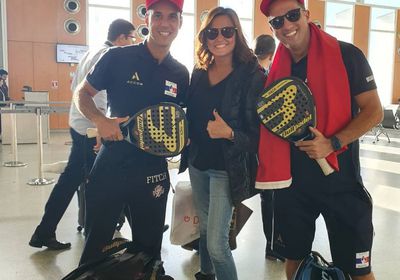 بعد تعطل طائرتها.. بشرى بصحبة أبطال منتخب المغرب من داخل المطار