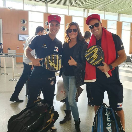 بعد تعطل طائرتها.. بشرى بصحبة أبطال منتخب المغرب من داخل المطار