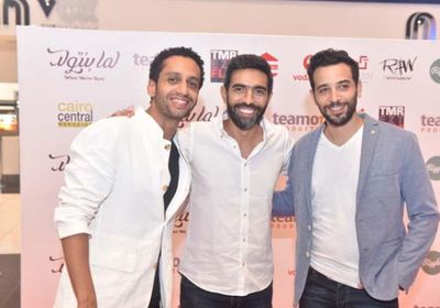 كريم قاسم يجتمع بعمرو عابد في العرض الخاص لفيلم "لما بنتولد" (صور)