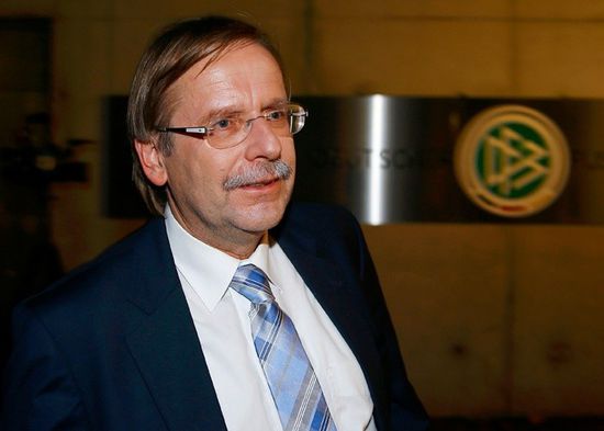 الاتحاد الألماني يدعم كوخ للترشح لمنصبي الفيفا واليويفا