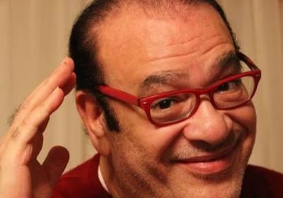 صلاح عبدالله يهنئ مي كساب بعد وضع مولودها الثالث