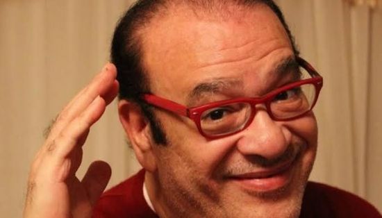 صلاح عبدالله يهنئ مي كساب بعد وضع مولودها الثالث