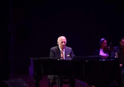 بالصور.. عمر خيرت ولطيفة يتألقان بحفل العاصمة الإدارية 