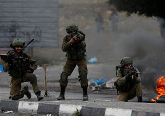 إصابة خمسة مواطنين فلسطينيين جراء قمع قوات الاحتلال الإسرائيلي