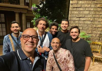 أشرف عبد الباقي ينشر صورًا لكواليس فرقة "مسرح مصر" من موسم الرياض