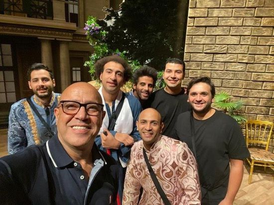 أشرف عبد الباقي ينشر صورًا لكواليس فرقة "مسرح مصر" من موسم الرياض