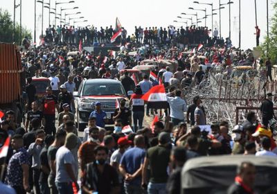 القوات الأمنية العراقية تستخدم الغاز المسيل للدموع في ساحة التحرير