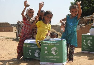 توزيع مساعدات سعودية على أهالي قرية الذراع بمديرية حرض (صور)