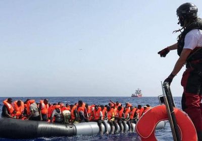 منظمة: إنقاذ 90 مهاجراً كانوا على متن قارب نجاة قرب السواحل الليبية 