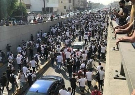 مئات الطلاب يخرجون في مظاهرات بالعراق لدعم مطالب مظاهرات التحرير