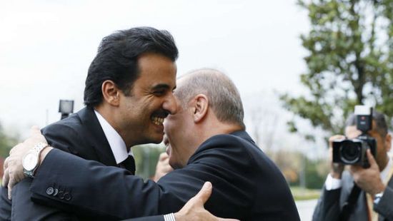 كاتب سعودي ساخرًا: أردوغان ونظام قطر يقبلان العزاء في البغدادي!