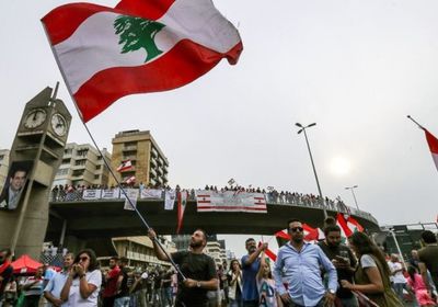 حاكم مصرف لبنان يحذر من الانهيار الاقتصادي حال استمرار المظاهرات